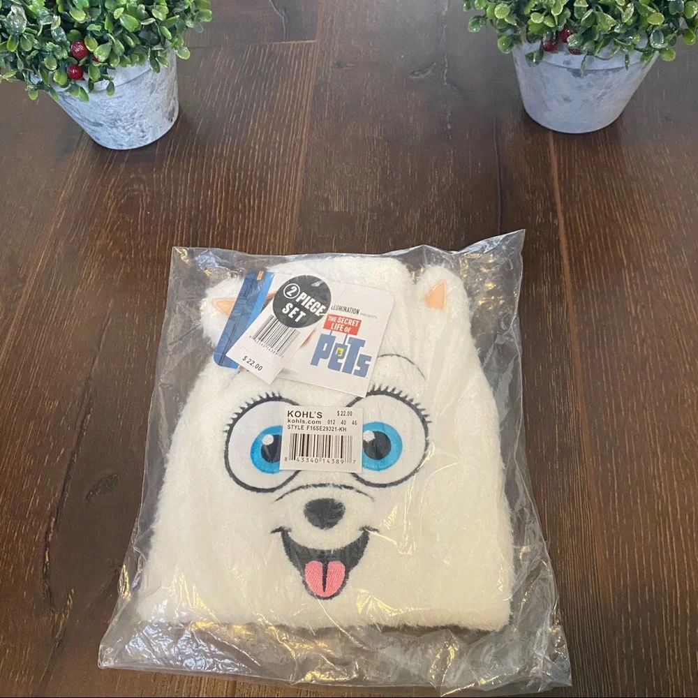 NWT Secret Life of Pets Beanie and Glove Set for Kids